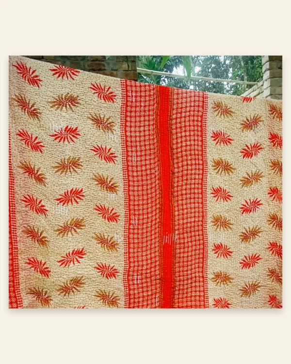 লাল পাতা ডিজাইনের ১৫ লেয়ার নকশি কাঁথা